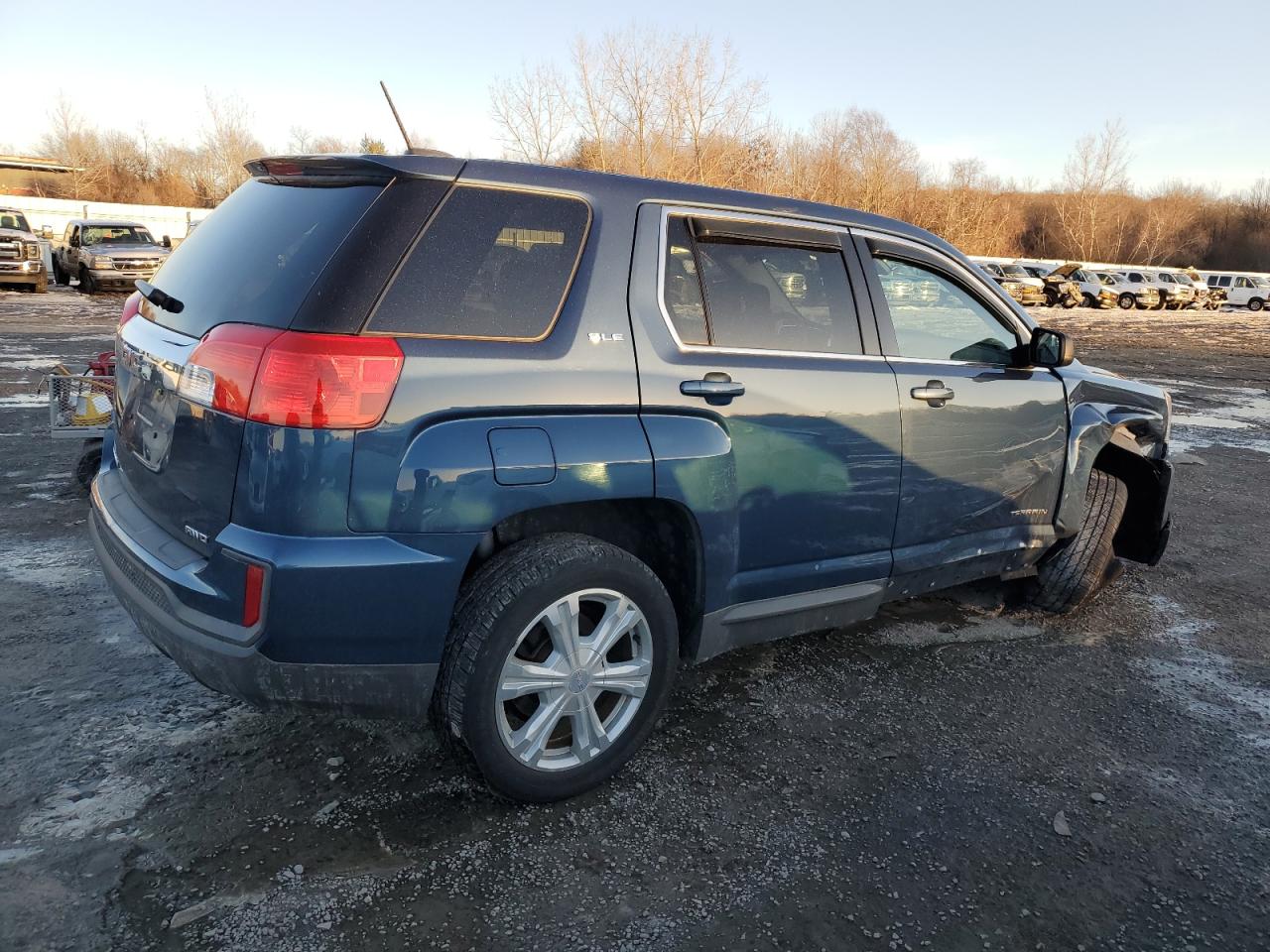 2017 GMC Terrain VIN 2GKFLSEK5H6177836 Copart auction photo, front end / minor dent/scratches damage thumbnail 3