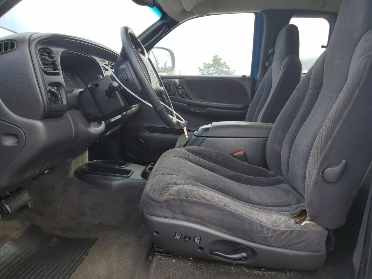 2000 Dodge Dakota VIN 1B7GL22Z8YS516815 Copart auction photo, undercarriage / front end damage thumbnail 7