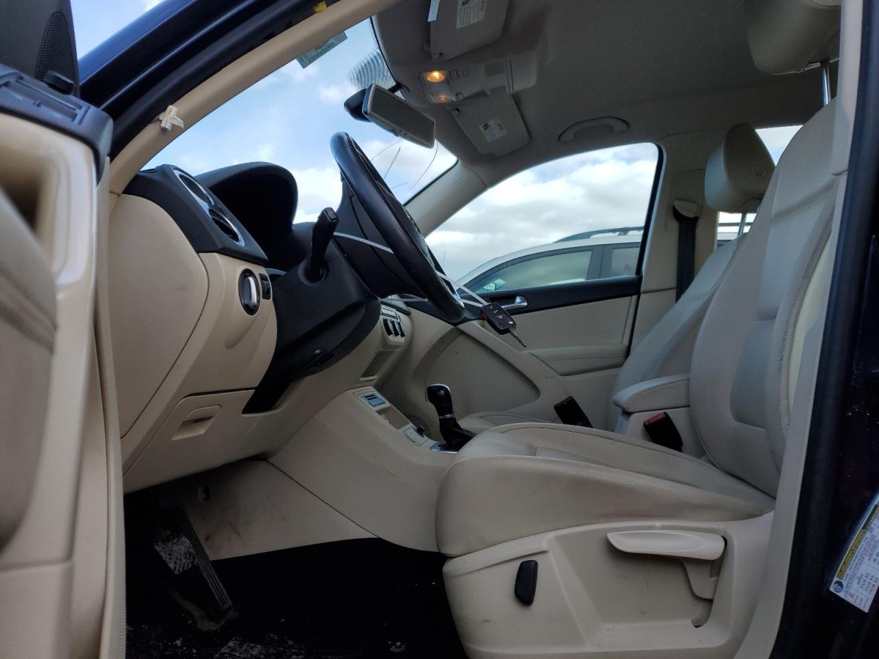 2016 Volkswagen Tiguan VIN WVGBV7AX9GW574405 Copart auction photo, side damage thumbnail 7