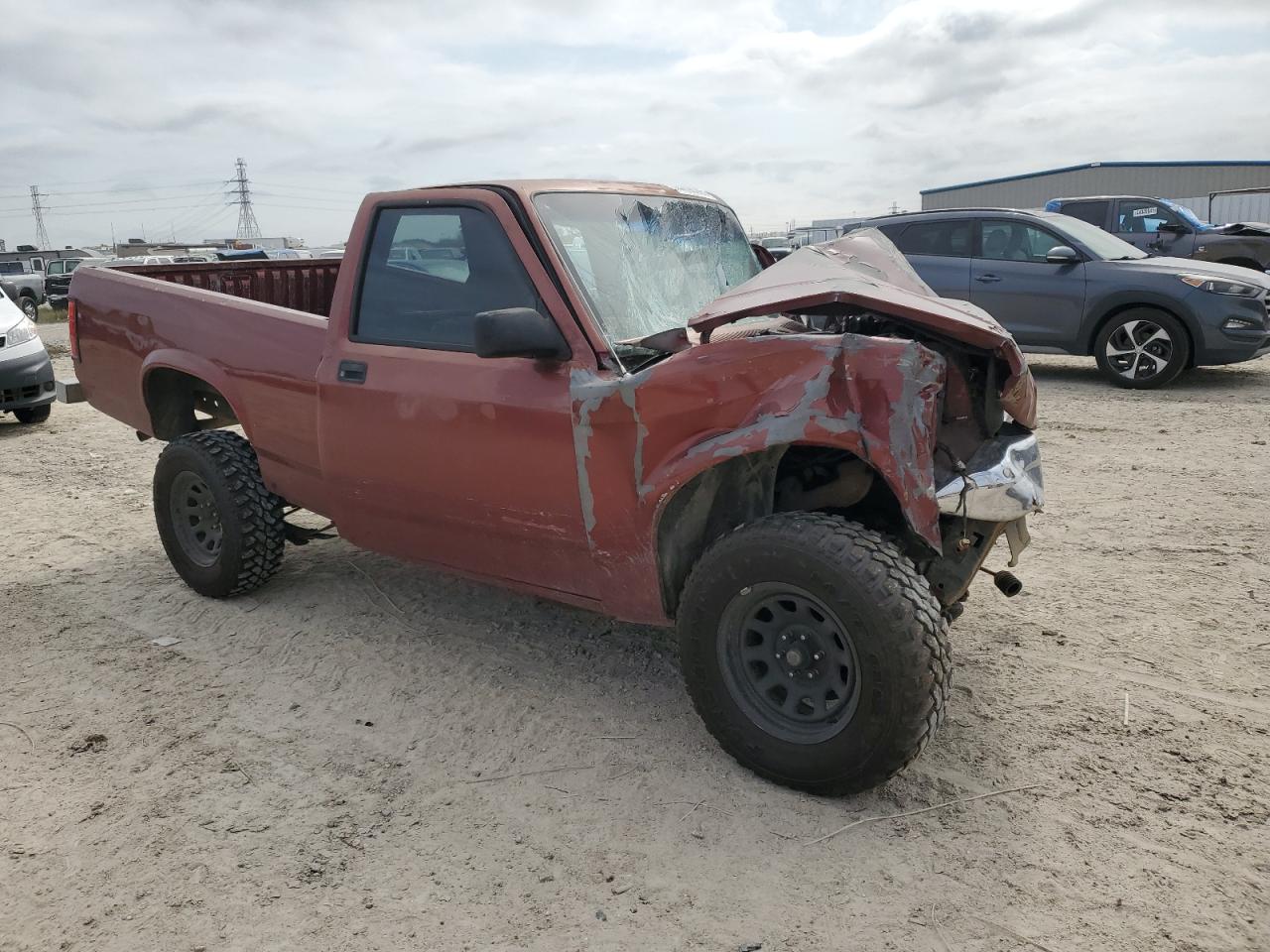 1992 Dodge Dakota VIN 1B7FL26X6NS620624 Copart auction photo, front end / side damage thumbnail 4