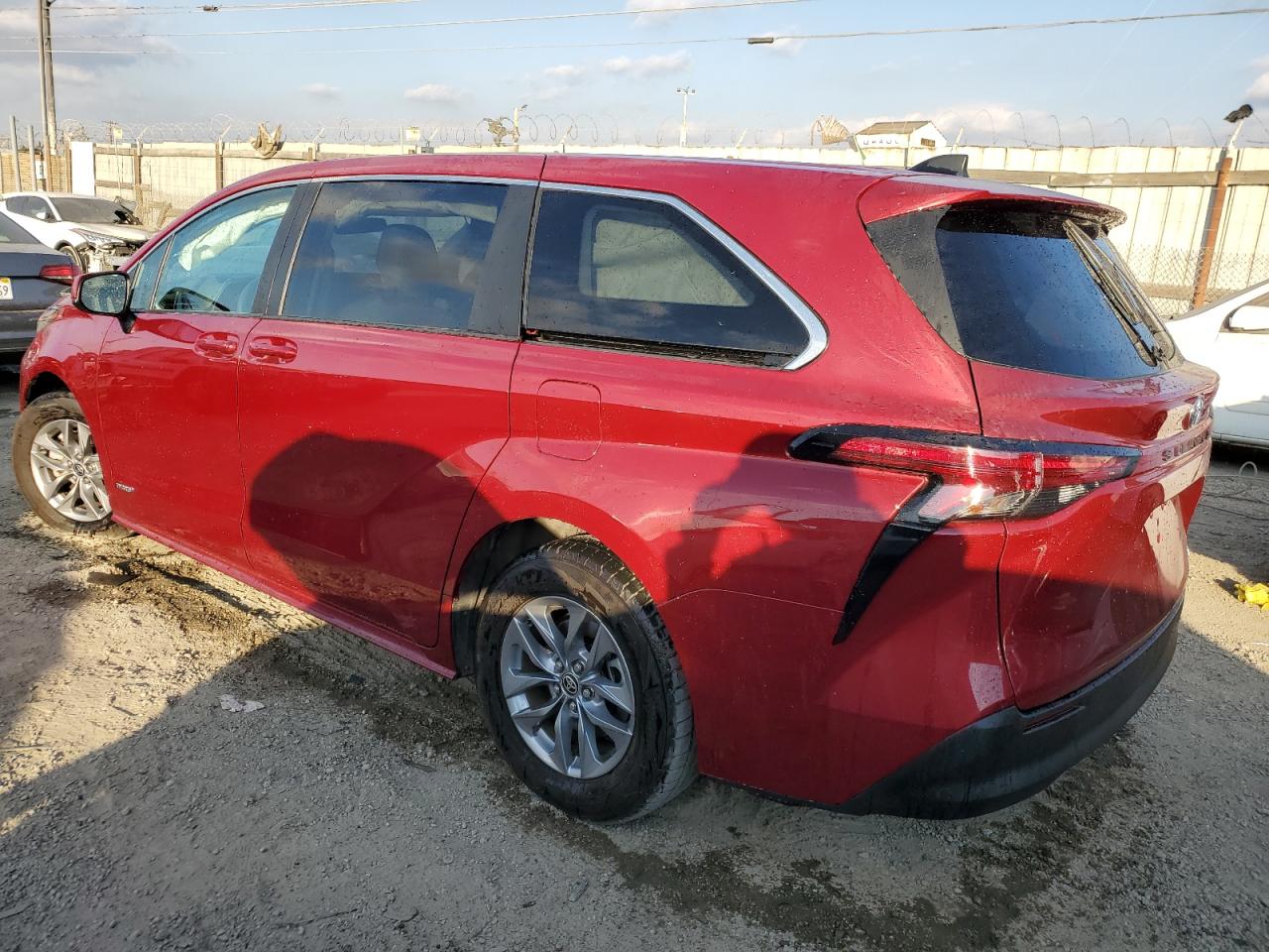 2021 Toyota Sienna VIN 5TDKRKEC5MS008790 Copart auction photo, side / front end damage thumbnail 2