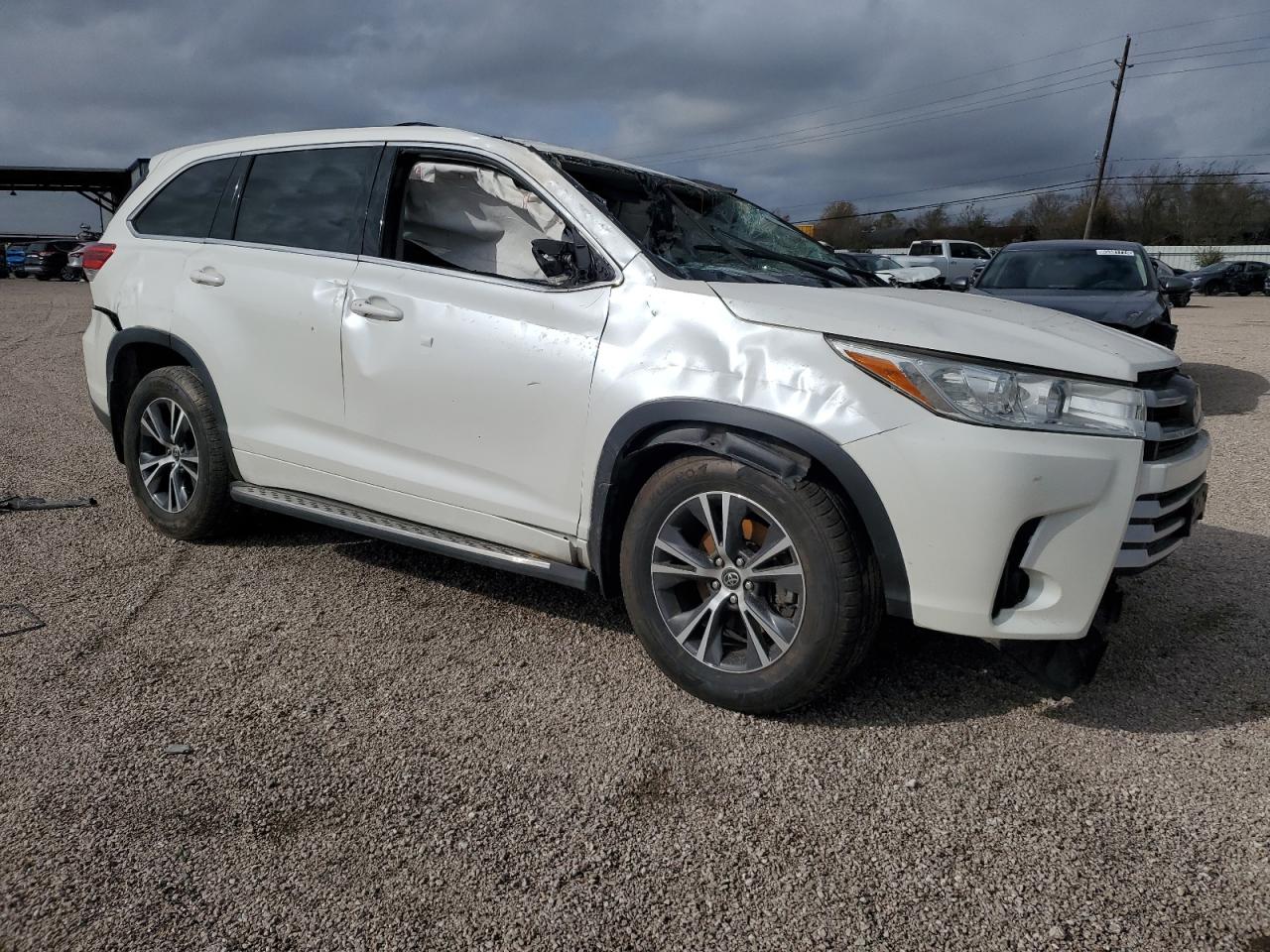 2018 Toyota Highlander VIN 5TDZARFHXJS040302 Copart auction photo, top/roof / side damage thumbnail 4