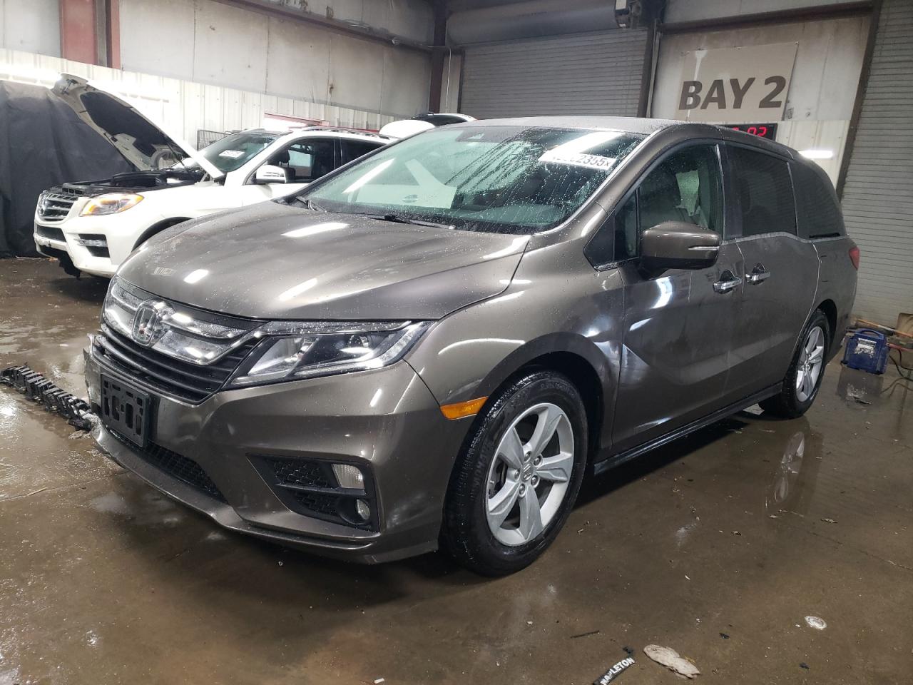 2018 Honda Odyssey VIN 5FNRL6H77JB087627
