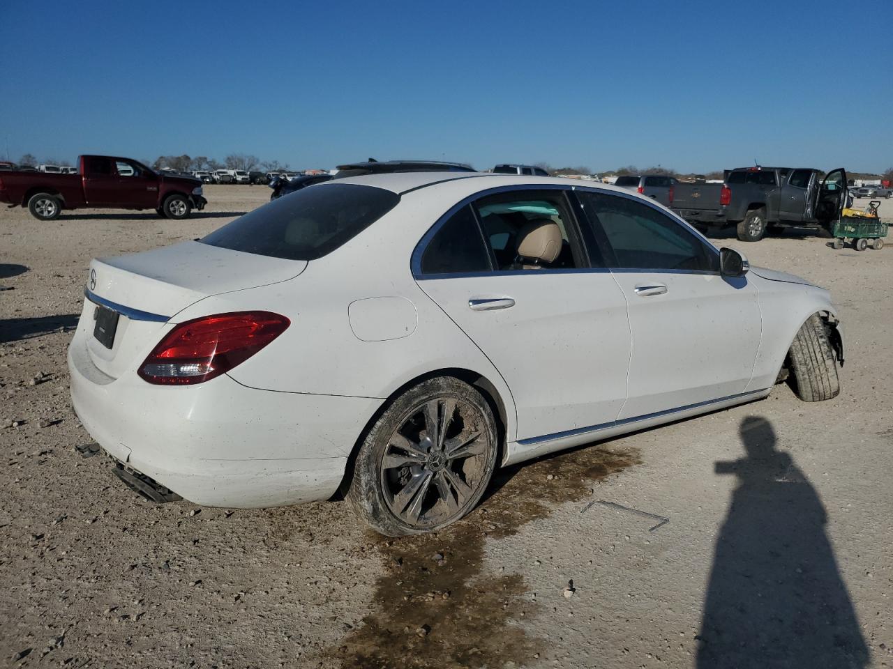 2018 Mercedes-Benz C-klasse VIN 55SWF4JB2JU260465 Copart auction photo, front end / minor dent/scratches damage thumbnail 3
