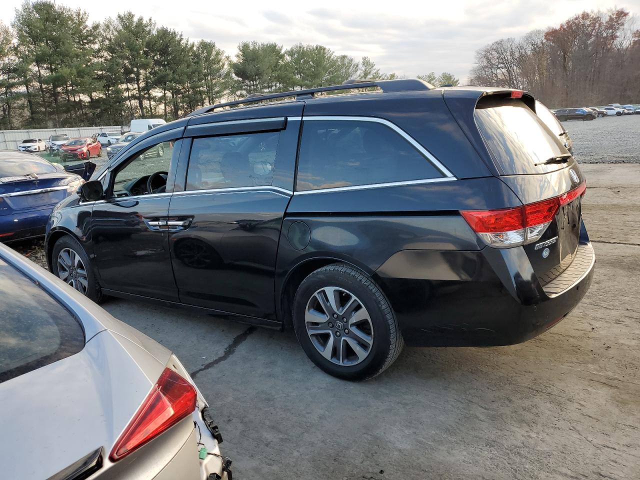 2014 Honda Odyssey VIN 5FNRL5H94EB001823 Copart auction photo, front end / minor dent/scratches damage thumbnail 2