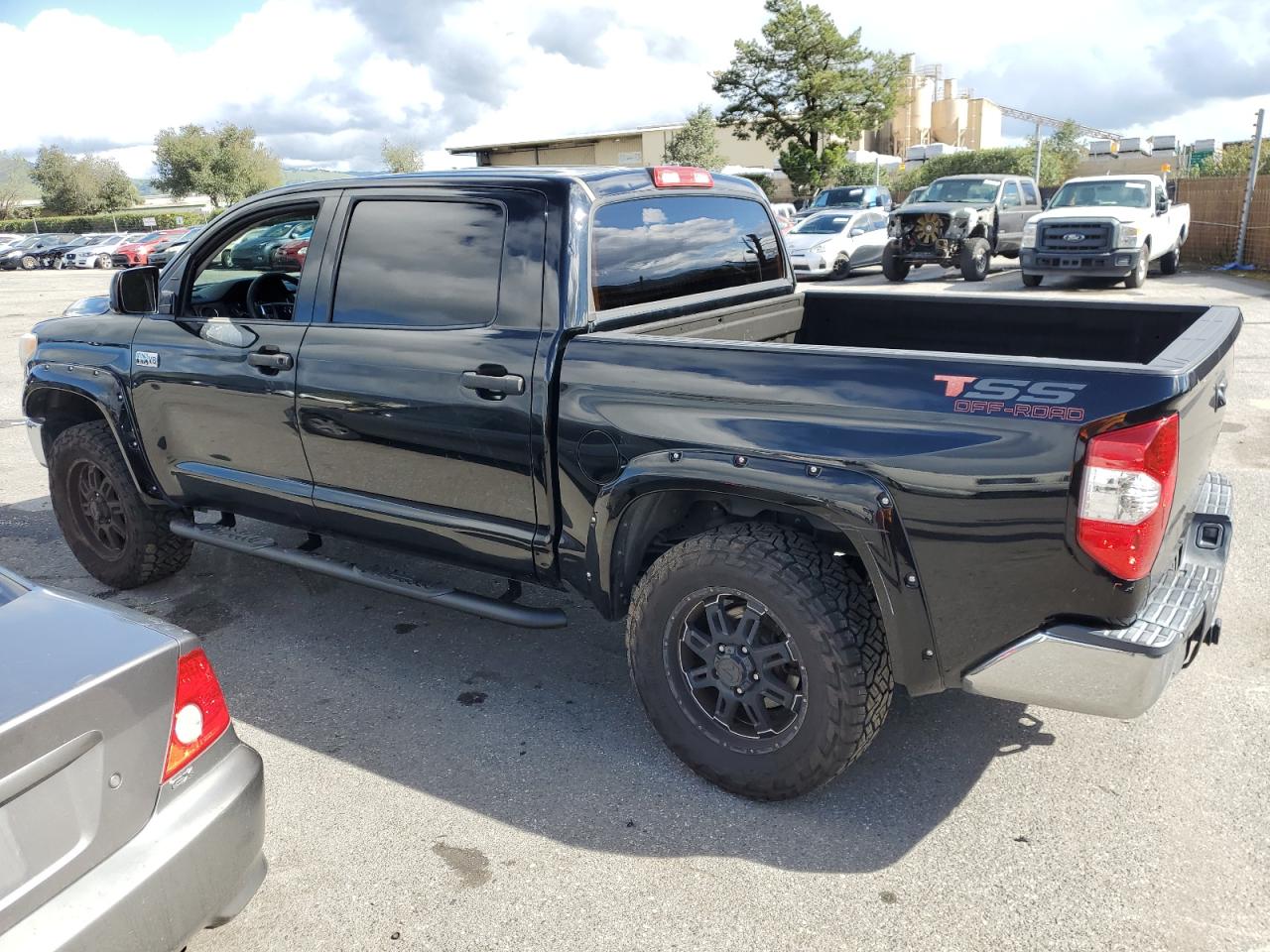 2015 Toyota Tundra VIN 5TFDW5F10FX437154 Copart auction photo, undercarriage / side damage thumbnail 2