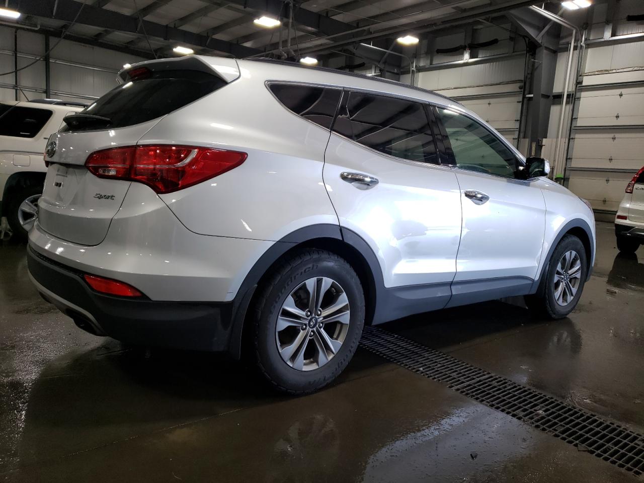 2016 Hyundai Santa Fe VIN 5XYZU3LBXGG367311 Copart auction photo, burn damage thumbnail 3