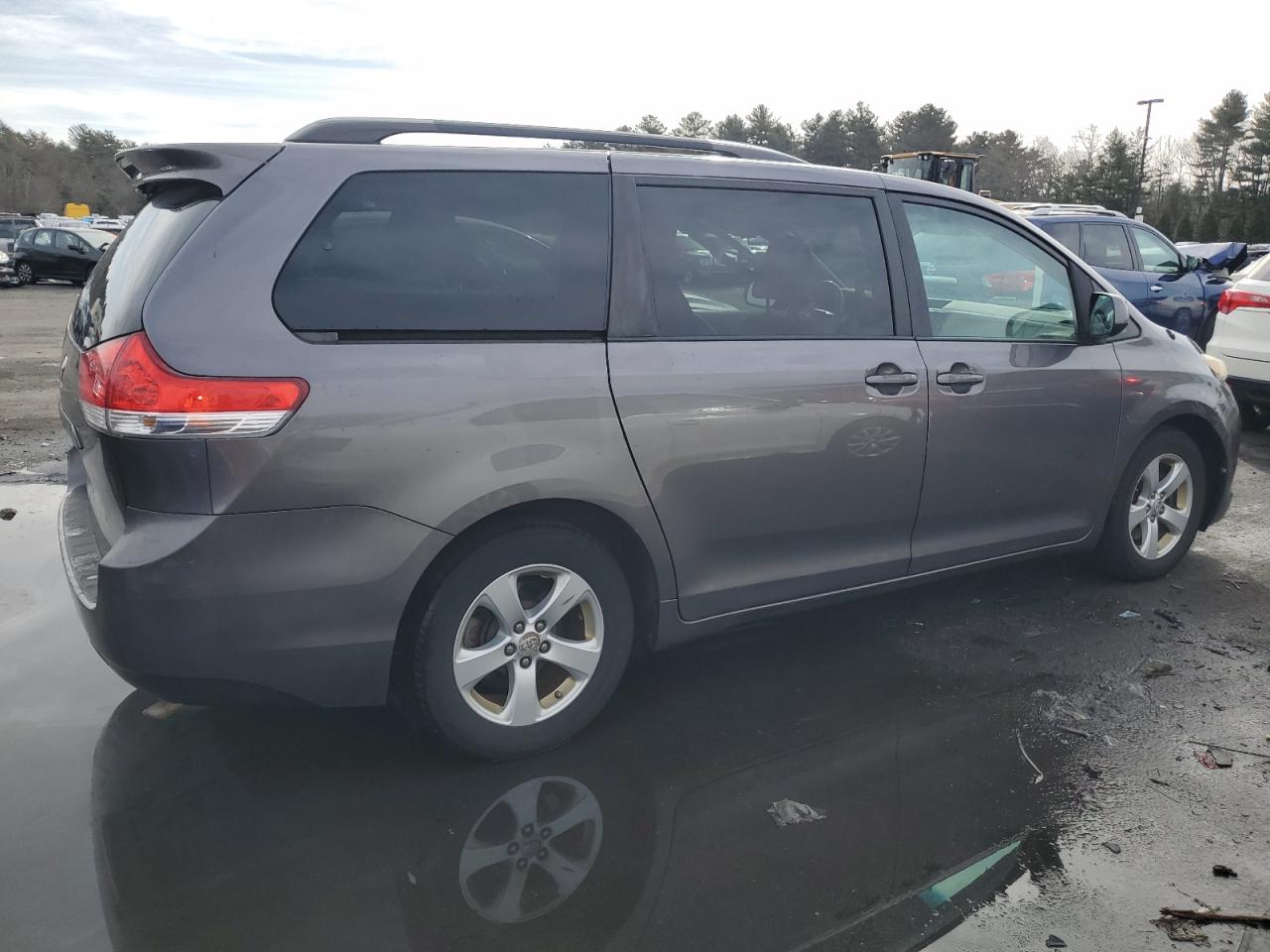 2011 Toyota Sienna VIN 5TDKK3DC2BS082046 Copart auction photo, side damage thumbnail 3