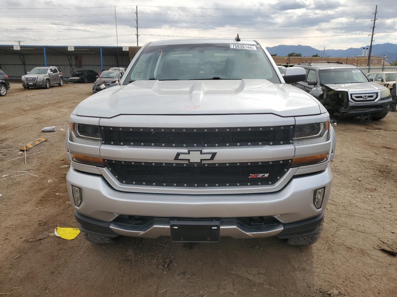 2017 Chevrolet Silverado VIN 3GCUKREC1HG342860 Copart auction photo, side / rear end damage thumbnail 5