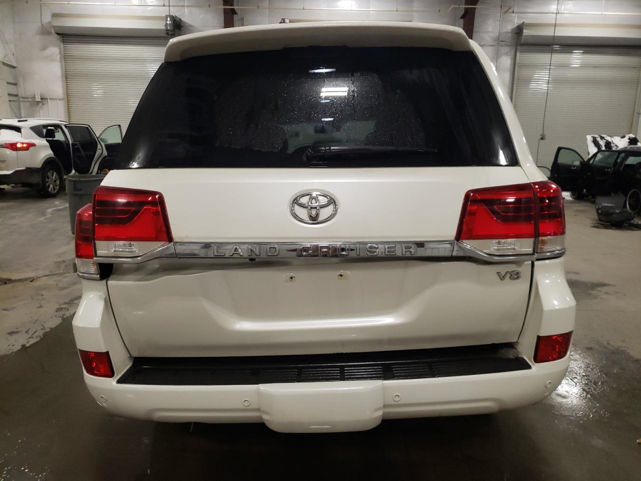 2016 Toyota Land Cruiser VIN JTMCY7AJ8G4043932 Copart auction photo, top/roof / rear end damage thumbnail 6