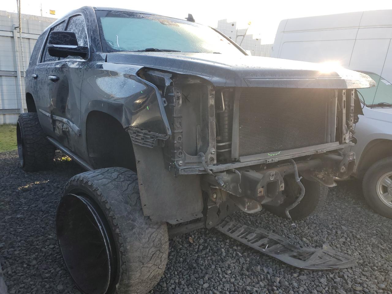 2015 Cadillac Escalade VIN 1GYS4NKJ1FR639874 Copart auction photo, front end / side damage thumbnail 4