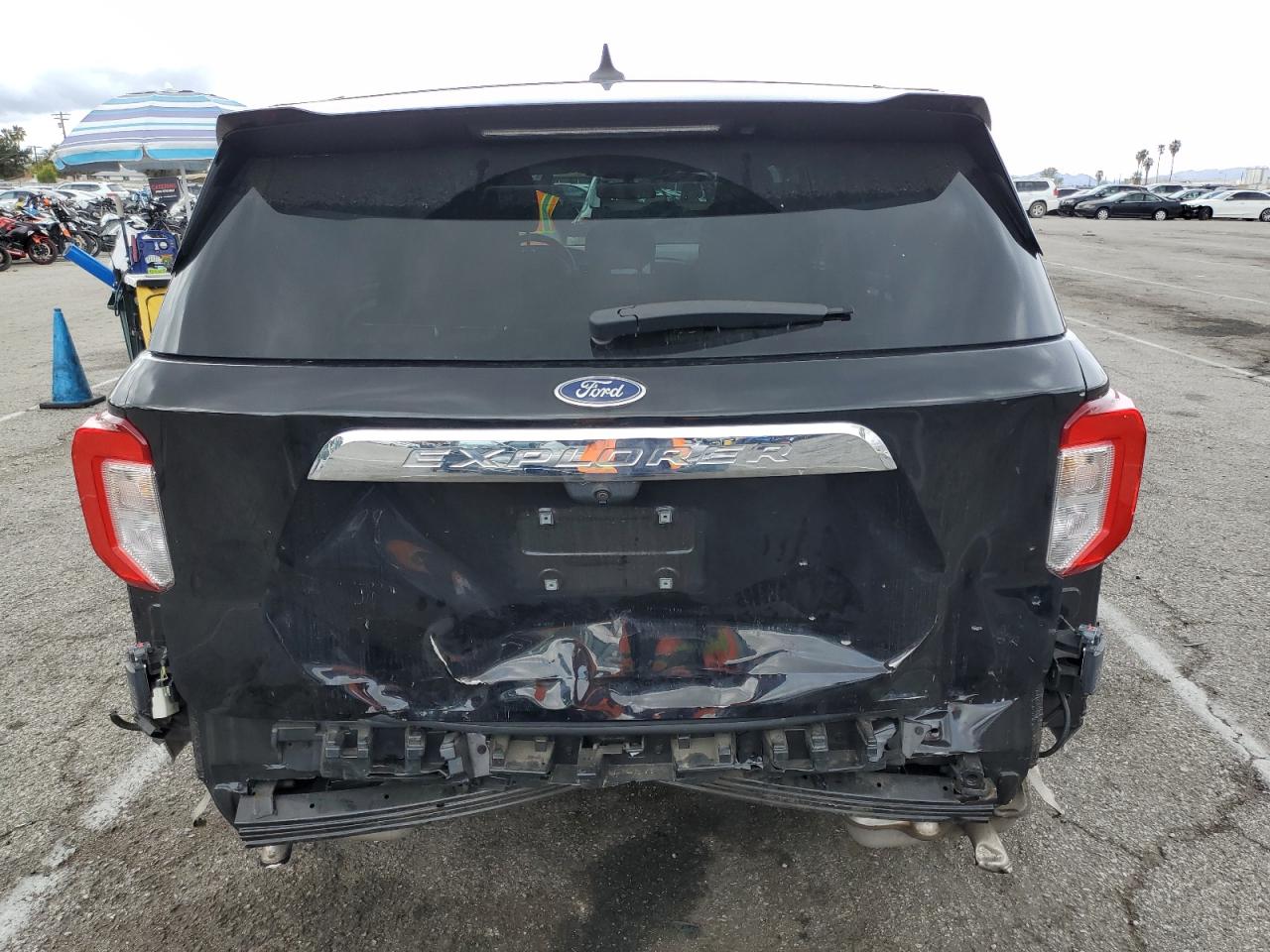 2021 Ford Explorer VIN 1FMSK7BH3MGA84015 Copart auction photo, rear end / minor dent/scratches damage thumbnail 6