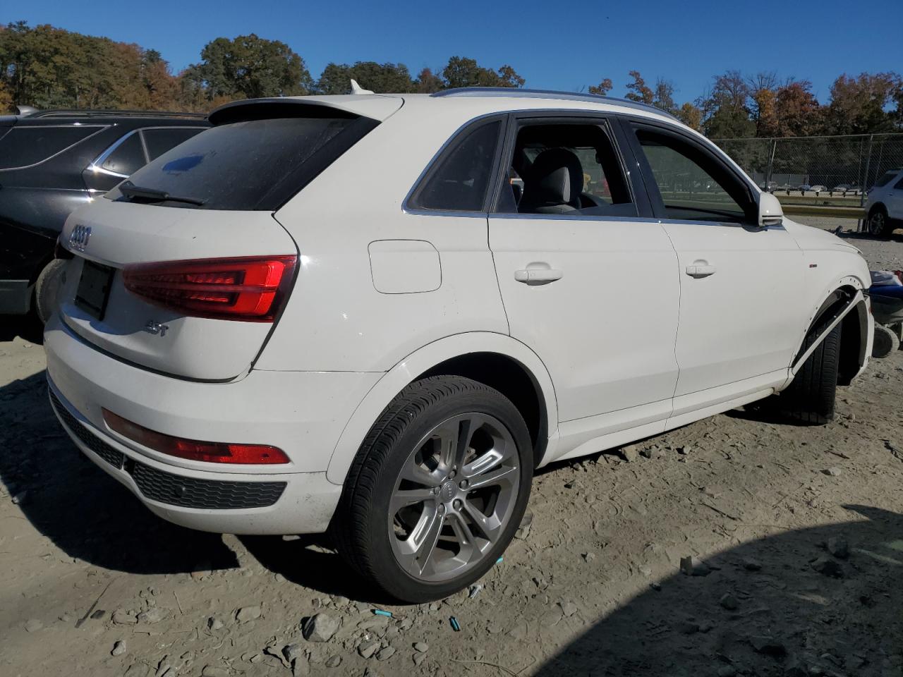 2018 Audi Q3 VIN WA1JCCFS8JR027508 Copart auction photo, front end damage thumbnail 3