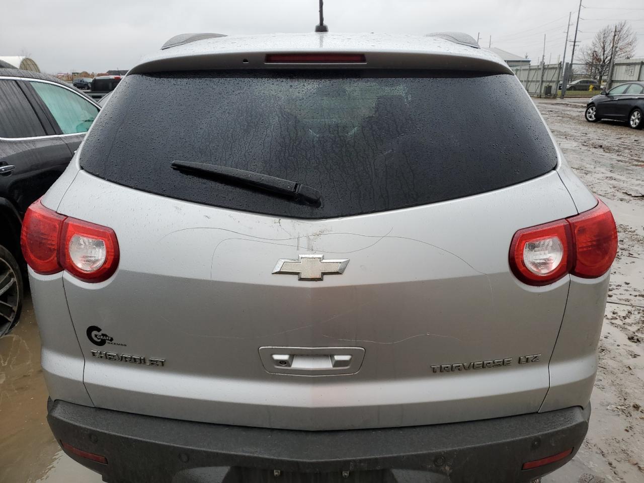 2009 Chevrolet Traverse VIN 1GNEV33D69S114875 Copart auction photo, vandalism damage thumbnail 6