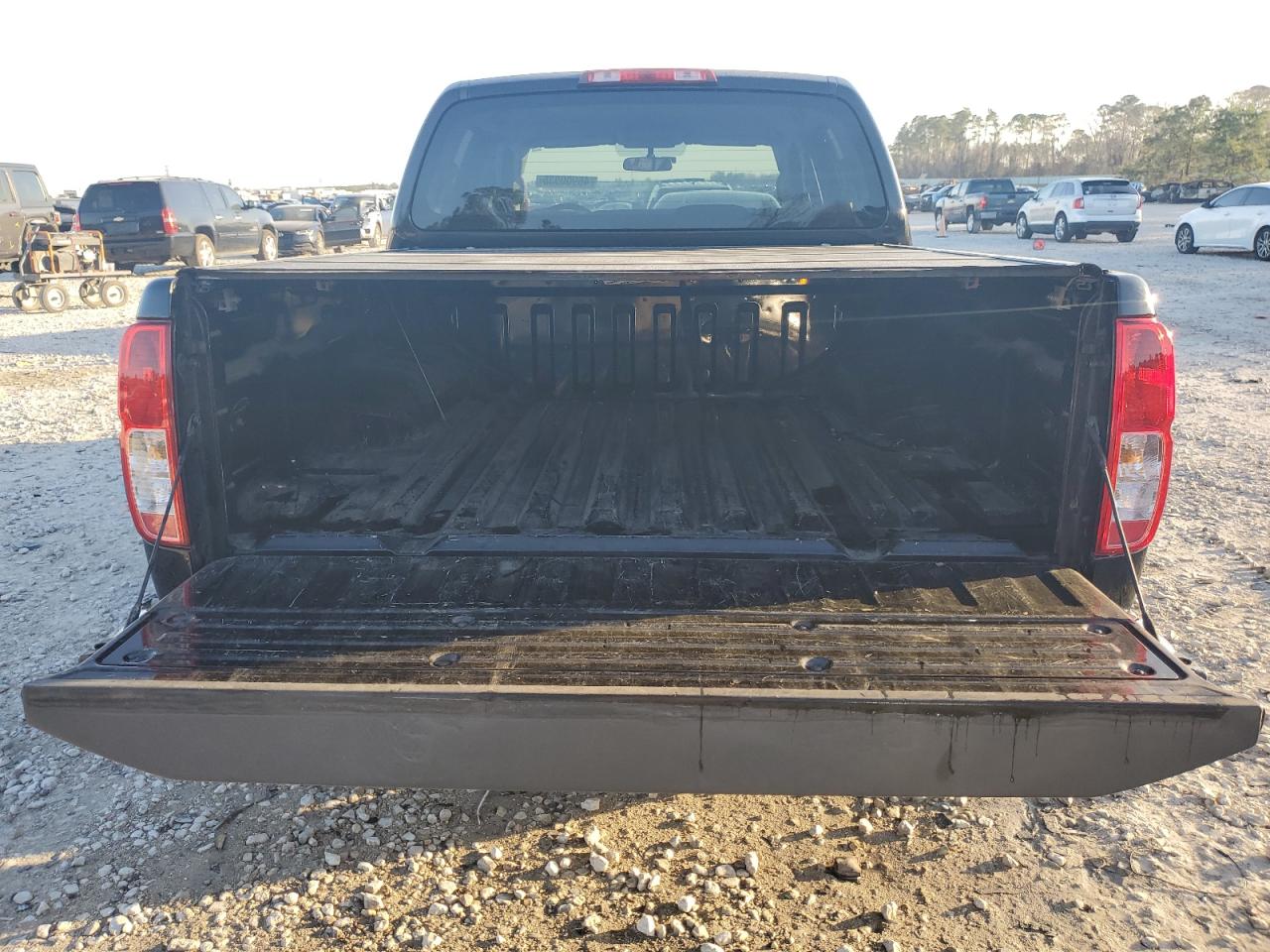 2016 Nissan Navara (Frontier) VIN 1N6AD0ER1GN716383 Copart auction photo, front end / minor dent/scratches damage thumbnail 6