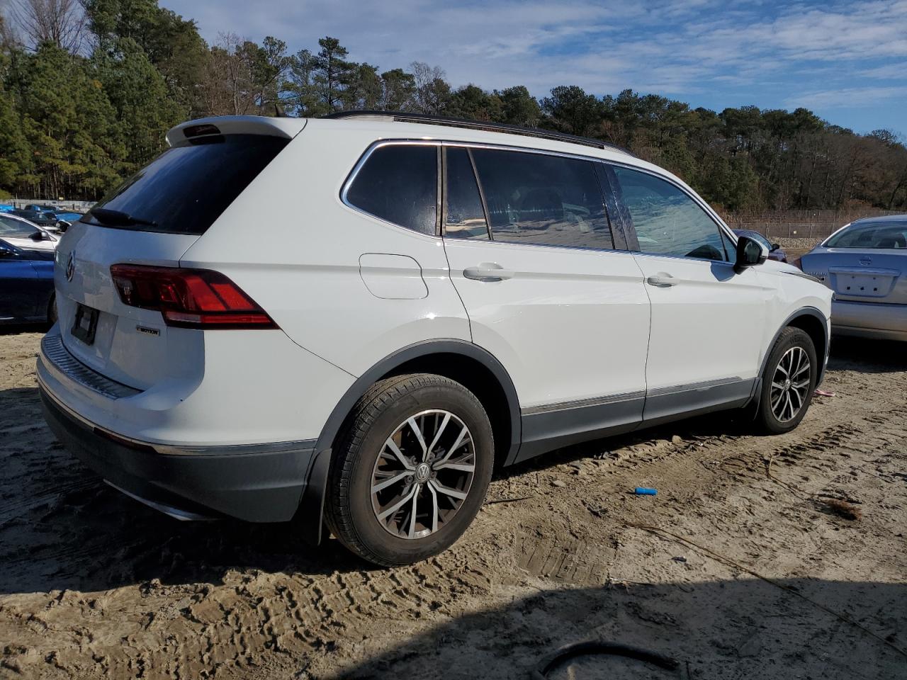 2020 Volkswagen Tiguan VIN 3VV2B7AX4LM096659 Copart auction photo, front end / minor dent/scratches damage thumbnail 3