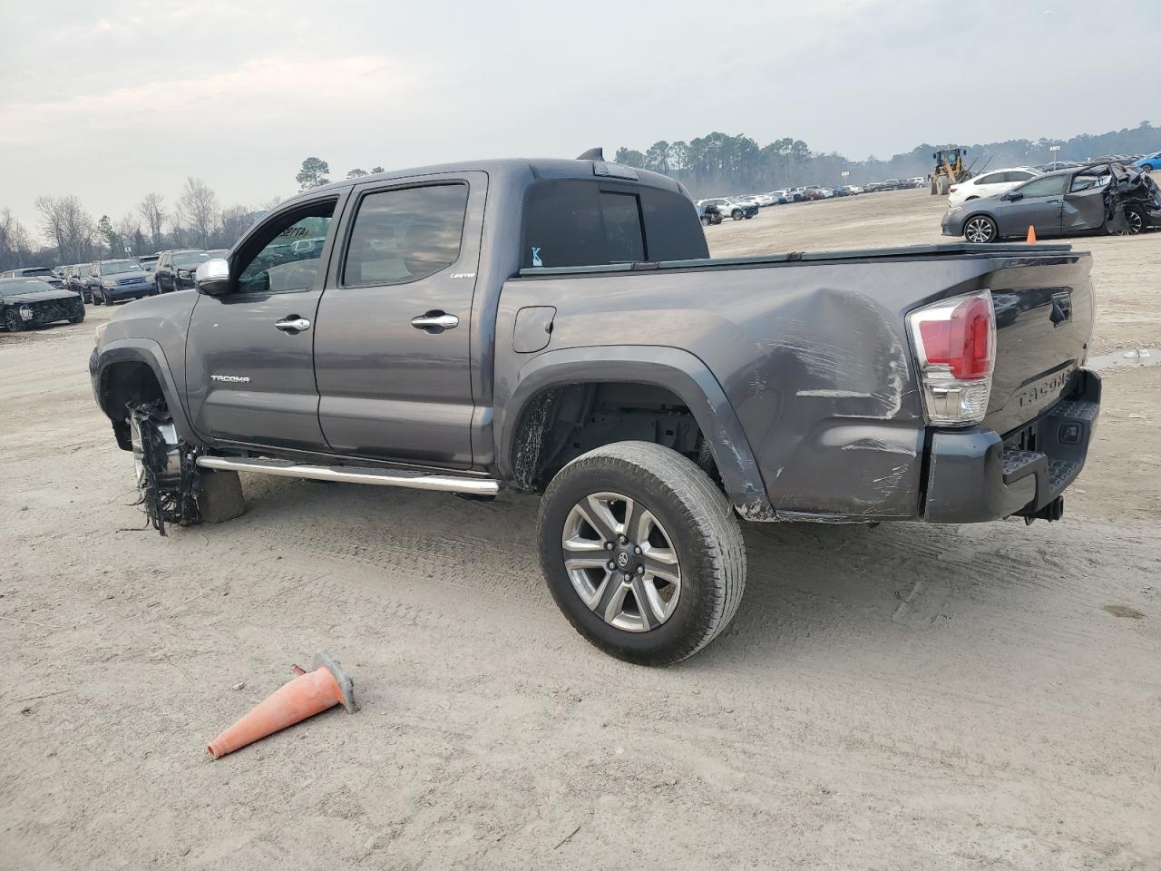 2017 Toyota Tacoma VIN 5TFEZ5CN3HX022352 Copart auction photo, front end / rear end damage thumbnail 2