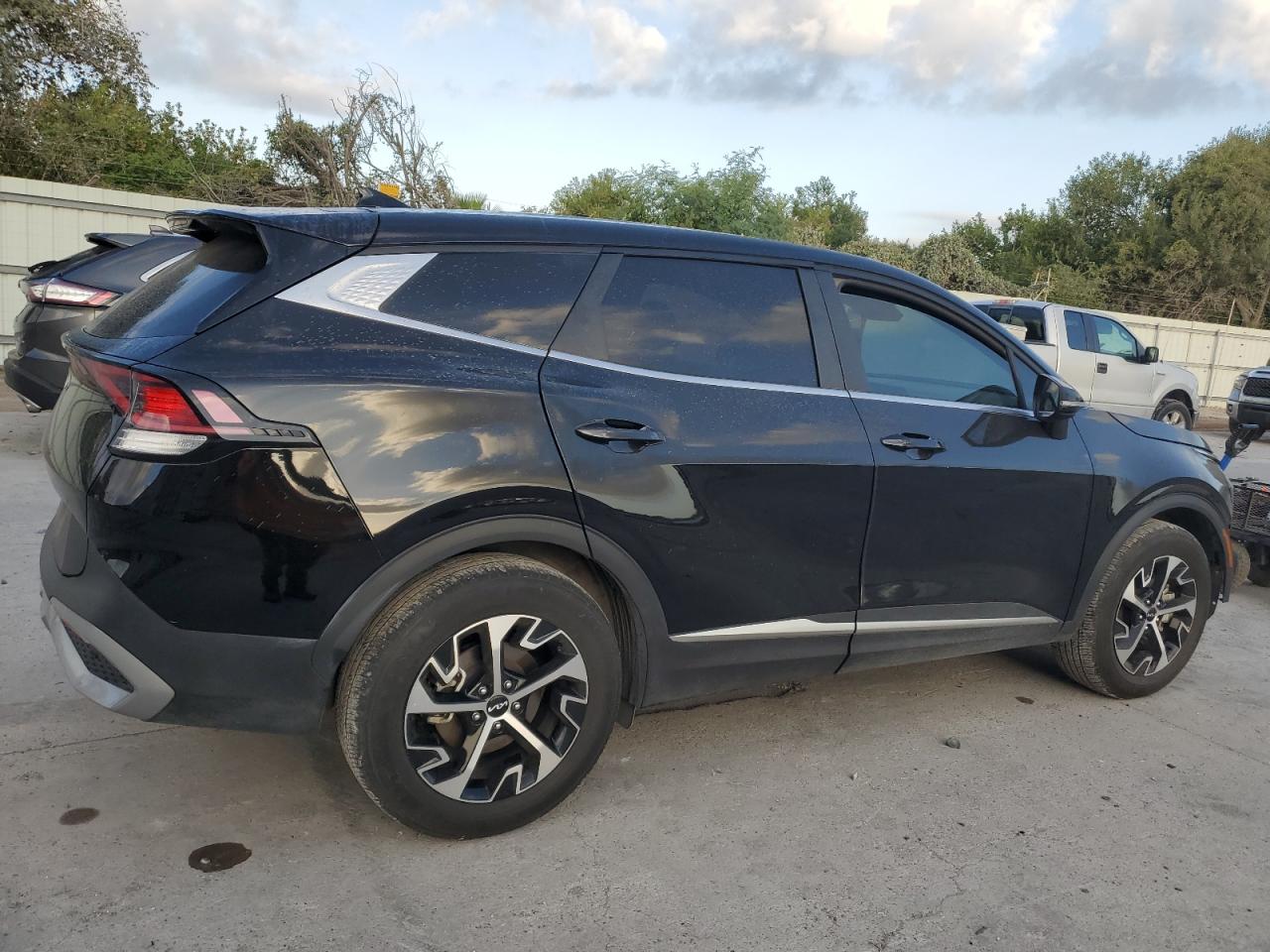 2023 KIA Sportage VIN 5XYK33AF4PG100790 Copart auction photo, front end damage thumbnail 3