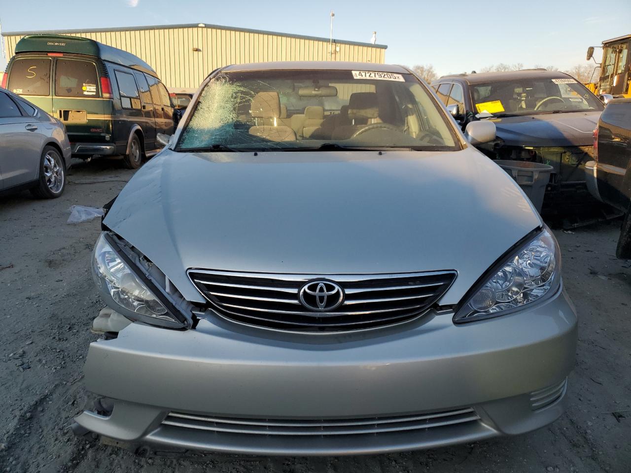 2005 Toyota Camry VIN 4T1BE32K75U050075 Copart auction photo, front end / side damage thumbnail 5