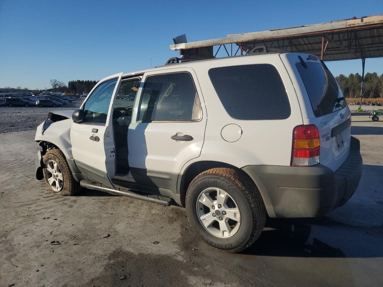 2005 Ford Escape VIN 1FMYU03175DA17305 Copart auction photo, front end / side damage thumbnail 2