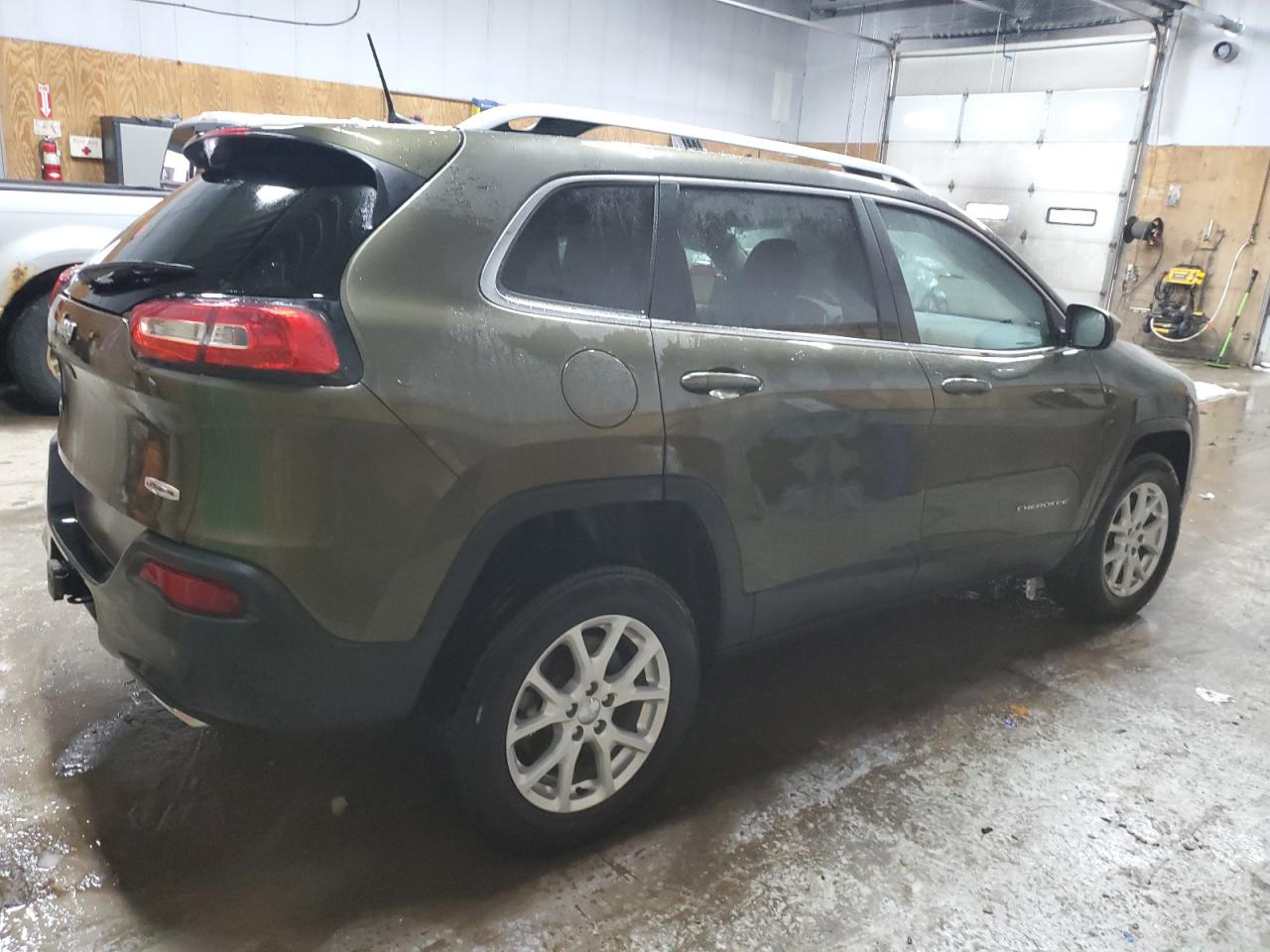 2016 Jeep Grand Cherokee VIN 1C4PJMCS3GW155794 Copart auction photo, front end / minor dent/scratches damage thumbnail 3