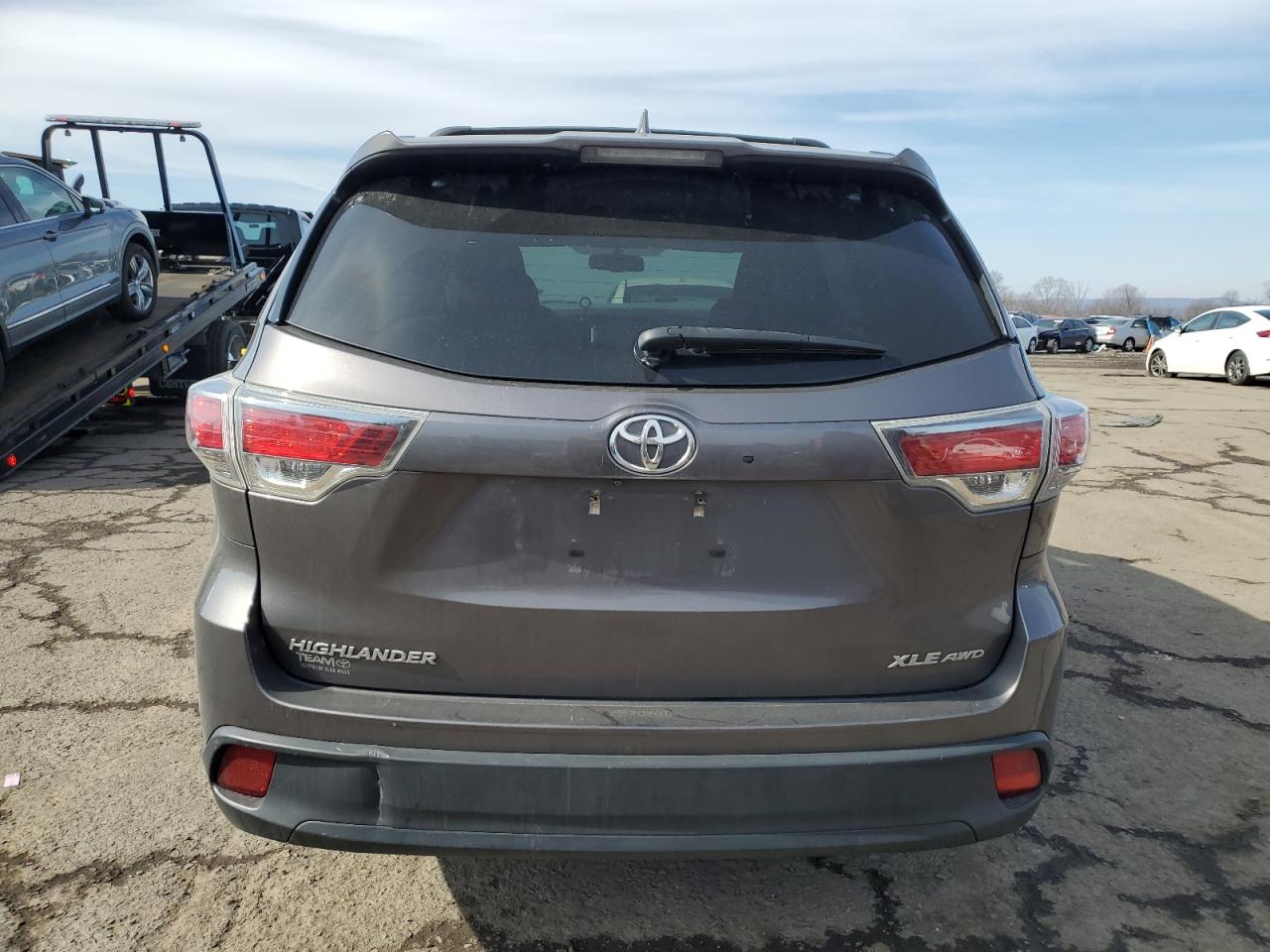 2015 Toyota Highlander VIN 5TDJKRFH2FS133607 Copart auction photo, front end damage thumbnail 6