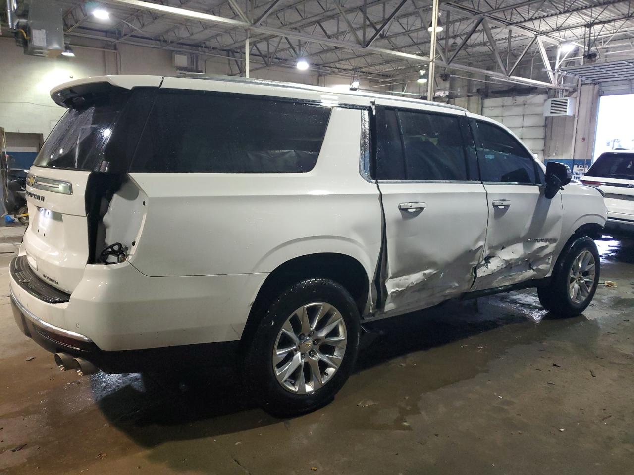 2023 Chevrolet Suburban VIN 1GNSKFKDXPR428998 Copart auction photo, side / front end damage thumbnail 3
