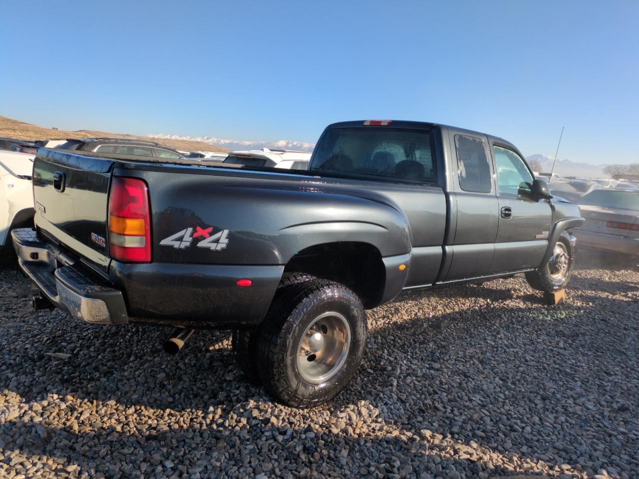 2004 GMC Sierra VIN 1GTJK39254E396553 Copart auction photo, front end damage thumbnail 3