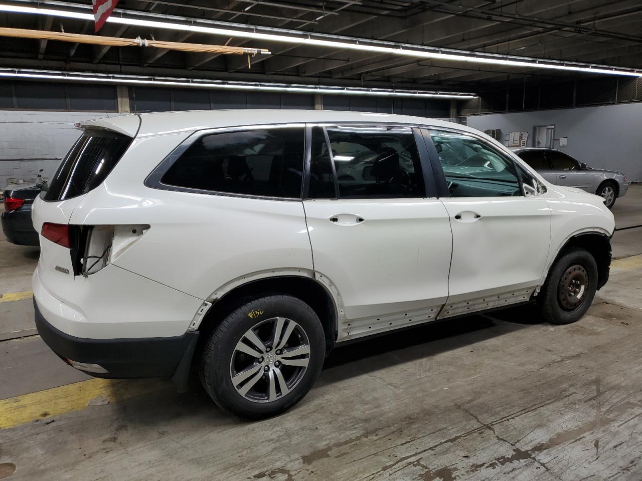 2017 Honda Pilot VIN 5FNYF6H5XHB099976 Copart auction photo, front end / rear end damage thumbnail 3
