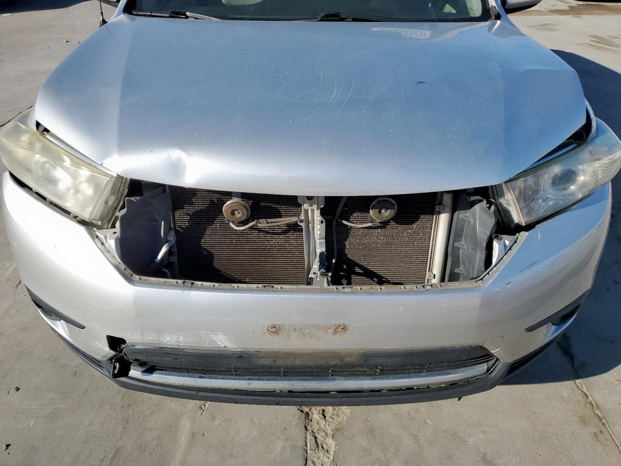 2011 Toyota Highlander VIN 5TDZK3EH1BS029217 Copart auction photo, front end / minor dent/scratches damage thumbnail 11