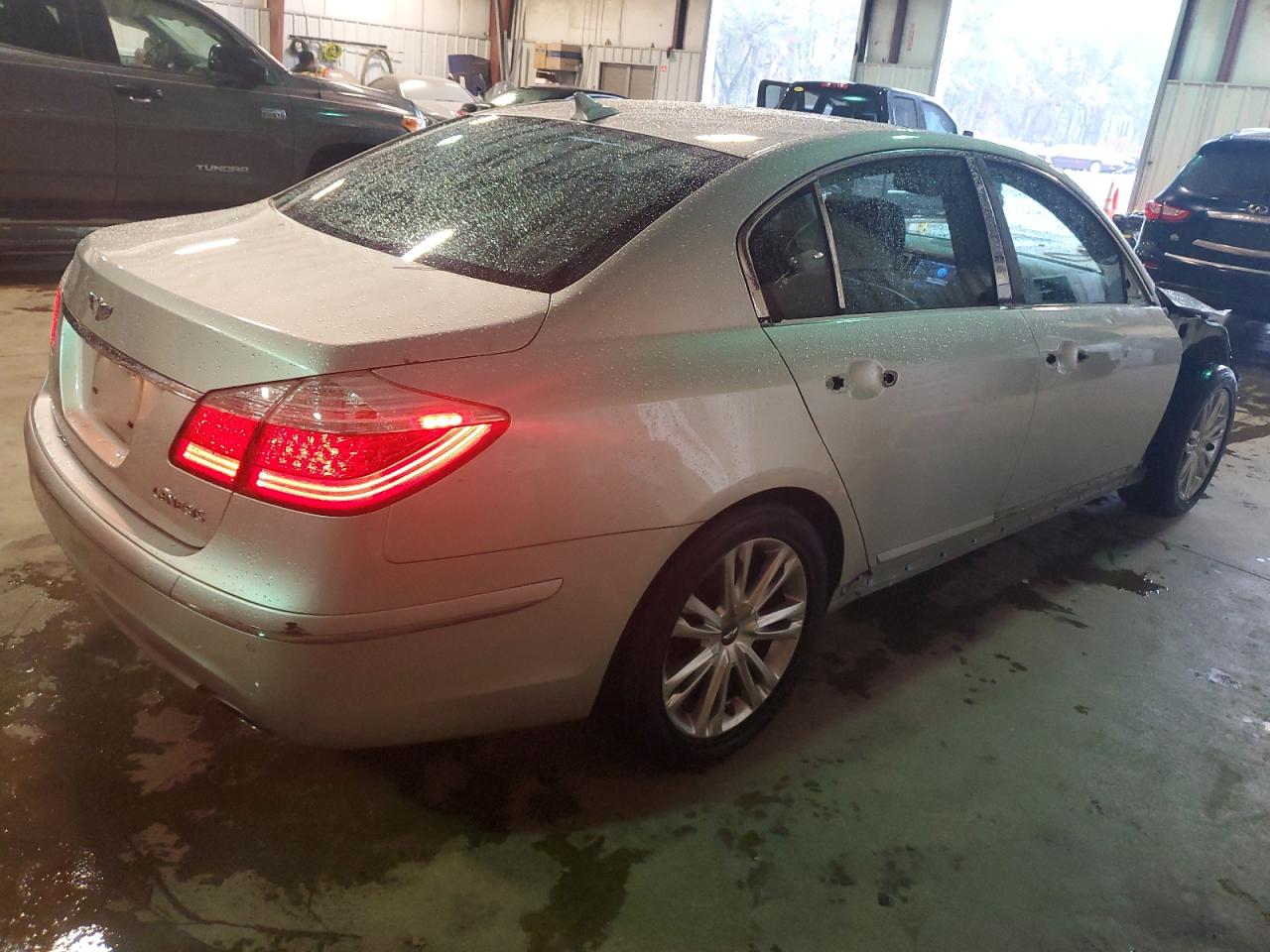 2010 Hyundai Genesis VIN KMHGC4DE4AU096675 Copart auction photo, front end damage thumbnail 3