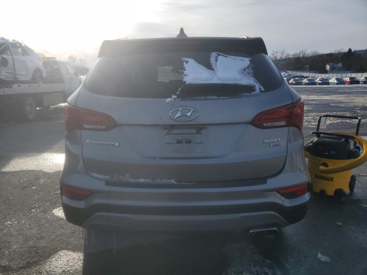 2017 Hyundai Santa Fe VIN 5XYZUDLB9HG389212 Copart auction photo, normal wear / minor dent/scratches damage thumbnail 6