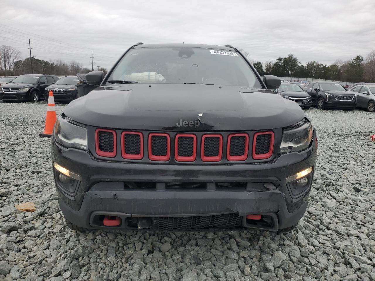2018 Jeep Compass VIN 3C4NJDDBXJT187550 Copart auction photo, front end / rear end damage thumbnail 5