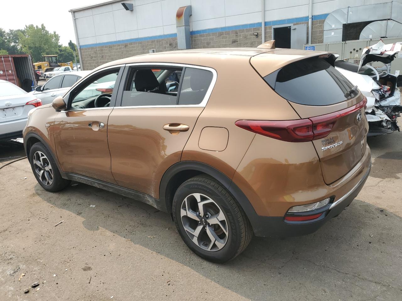 2020 KIA Sportage VIN KNDPMCAC9L7671143 Copart auction photo, vandalism / minor dent/scratches damage thumbnail 2