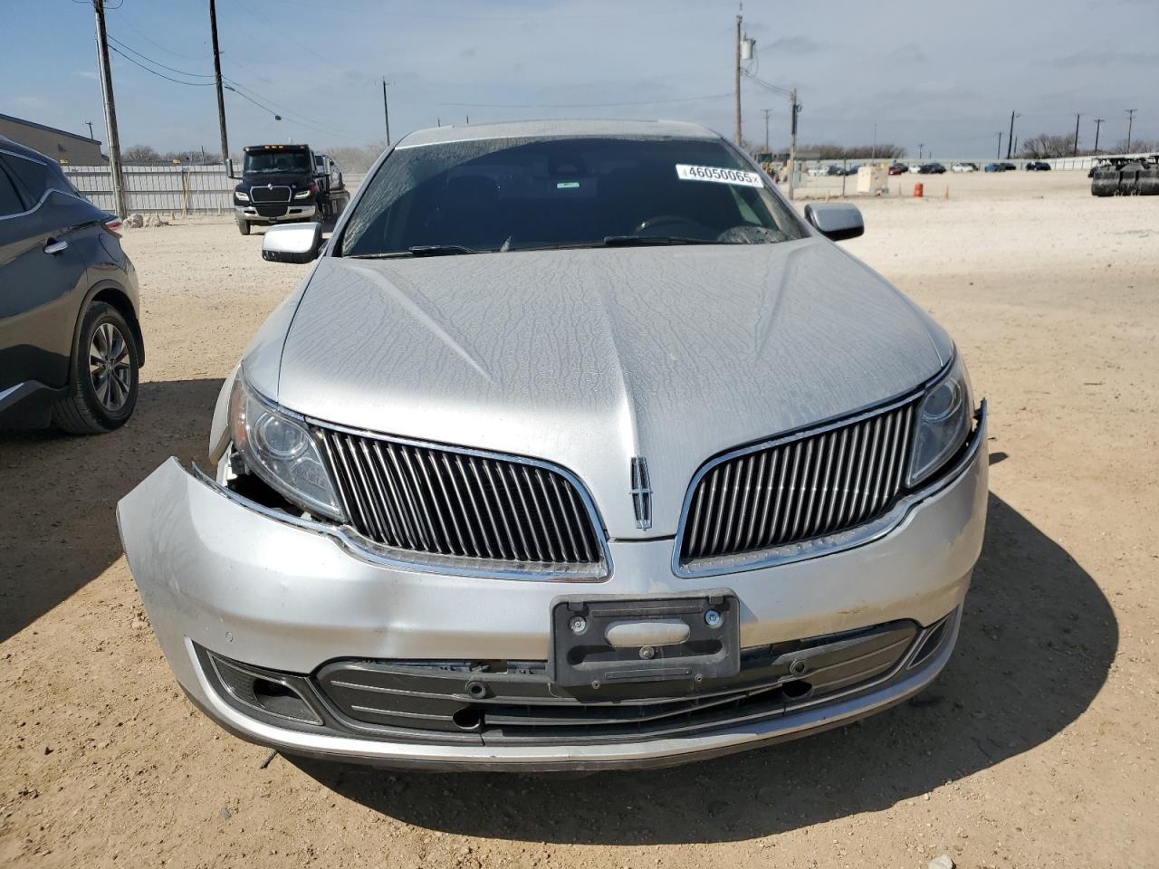 2015 Lincoln MKS VIN 1LNHL9FT5FG600668 Copart auction photo, front end / minor dent/scratches damage thumbnail 5
