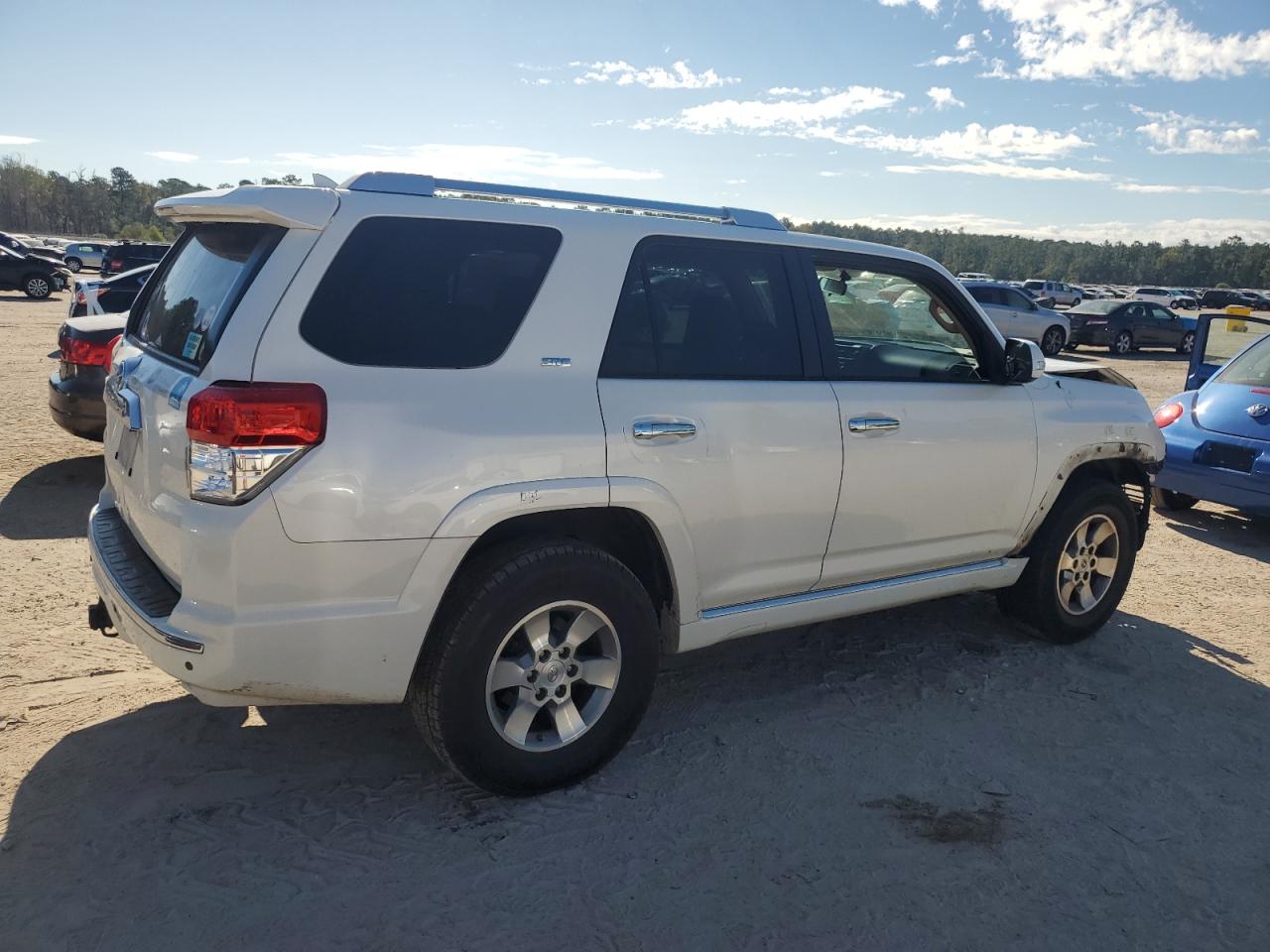 2013 Toyota 4Runner VIN JTEZU5JR5D5056459 Copart auction photo, front end / minor dent/scratches damage thumbnail 3