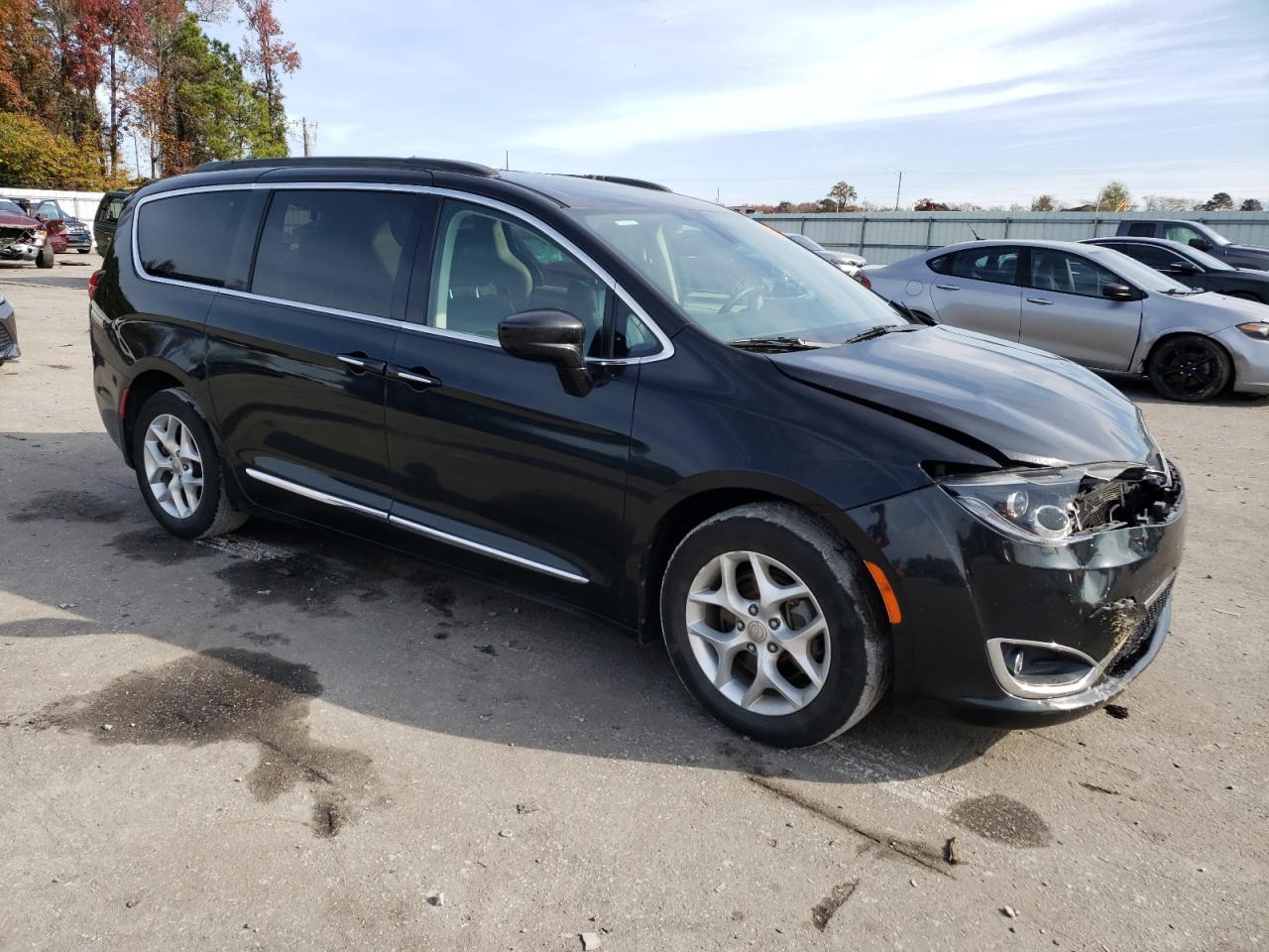 2017 Chrysler Pacifica VIN 2C4RC1BG9HR826913 Copart auction photo, front end damage thumbnail 4
