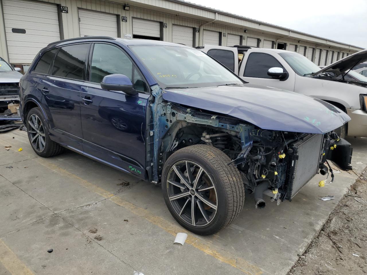 2022 Audi Q7 VIN WA1LXBF73ND013330 Copart auction photo, front end / all over damage thumbnail 4