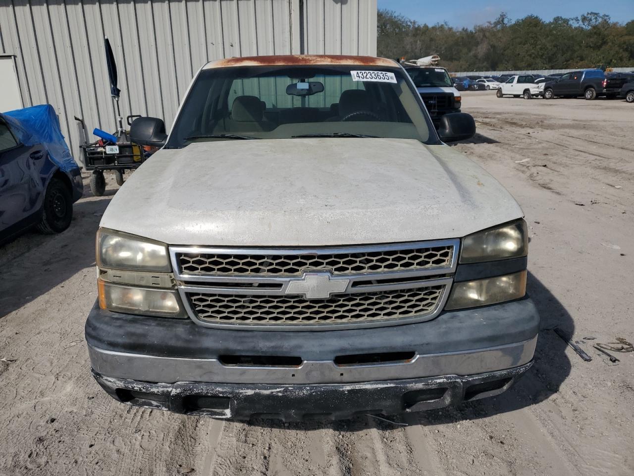2006 Chevrolet Silverado VIN 2GCEC13V361200815 Copart auction photo, minor dent/scratches damage thumbnail 5