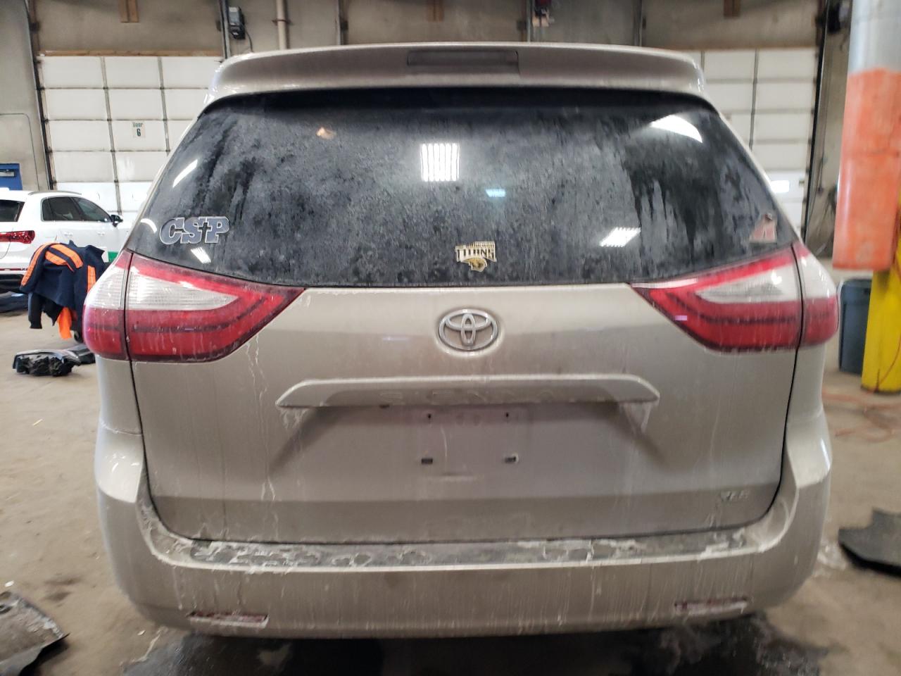 2017 Toyota Sienna VIN 5TDYZ3DC8HS828661 Copart auction photo, front end damage thumbnail 6
