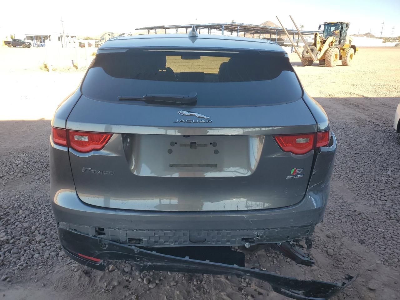 2017 Jaguar F-Pace VIN SADCM2BV0HA061011 Copart auction photo, rear end / front end damage thumbnail 6