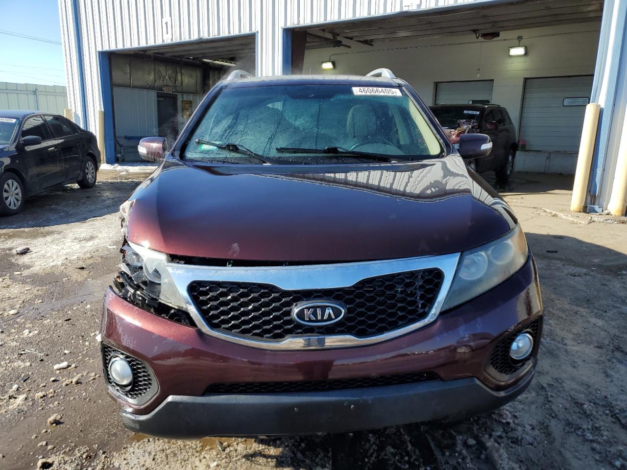 2011 KIA Sorento VIN 5XYKU4A2XBG047828 Copart auction photo, front end / side damage thumbnail 5