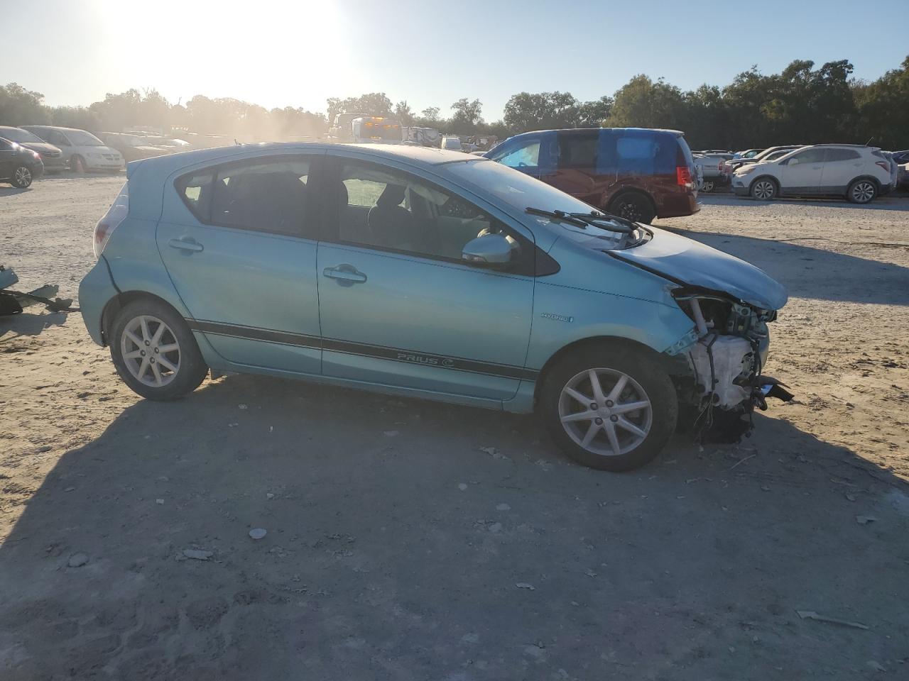 2014 Toyota Prius VIN JTDKDTB32E1075337 Copart auction photo, front end / minor dent/scratches damage thumbnail 4