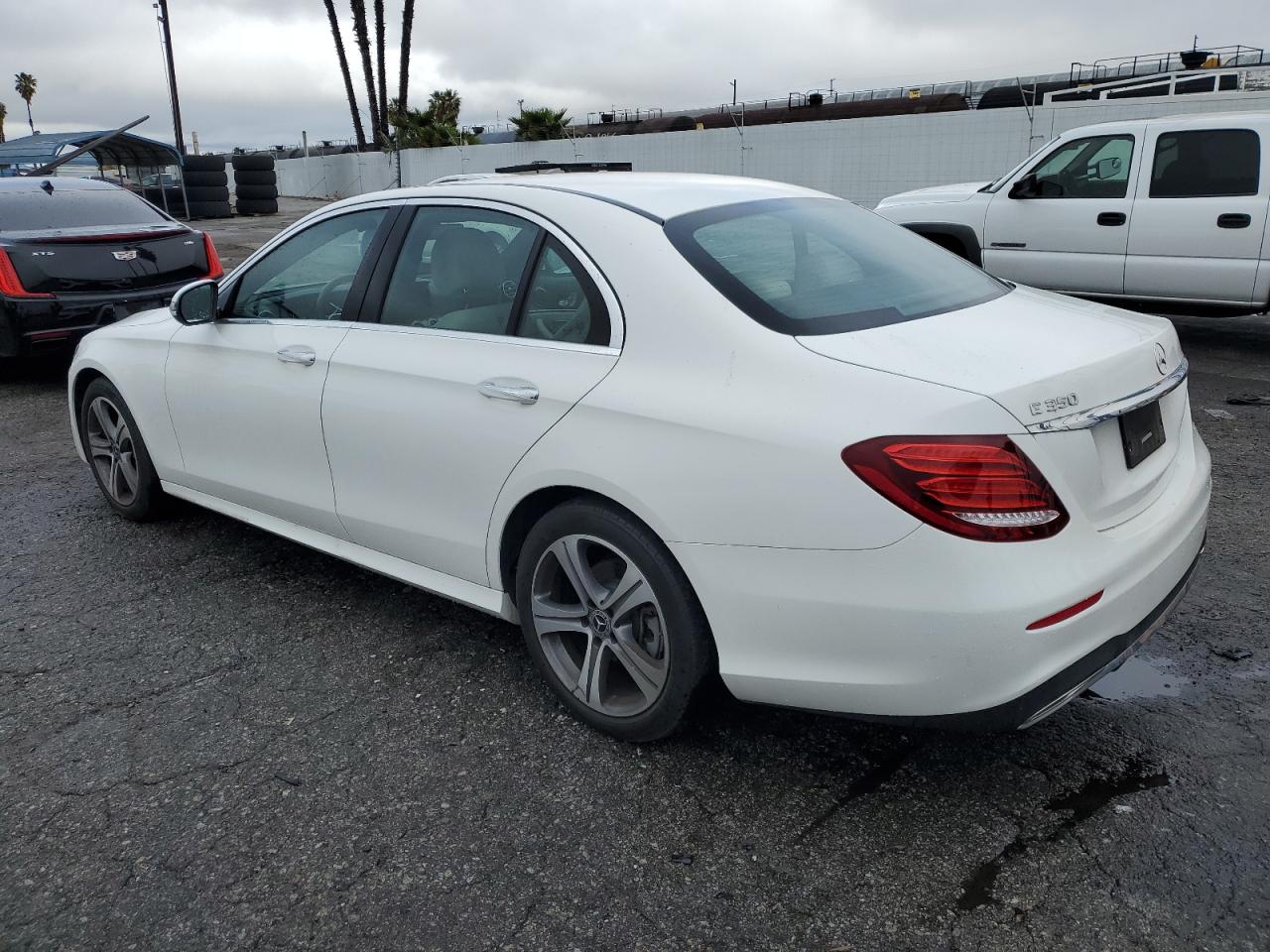 2020 Mercedes-Benz E-klasse VIN WDDZF8DB0LA699523 Copart auction photo, minor dent/scratches damage thumbnail 2