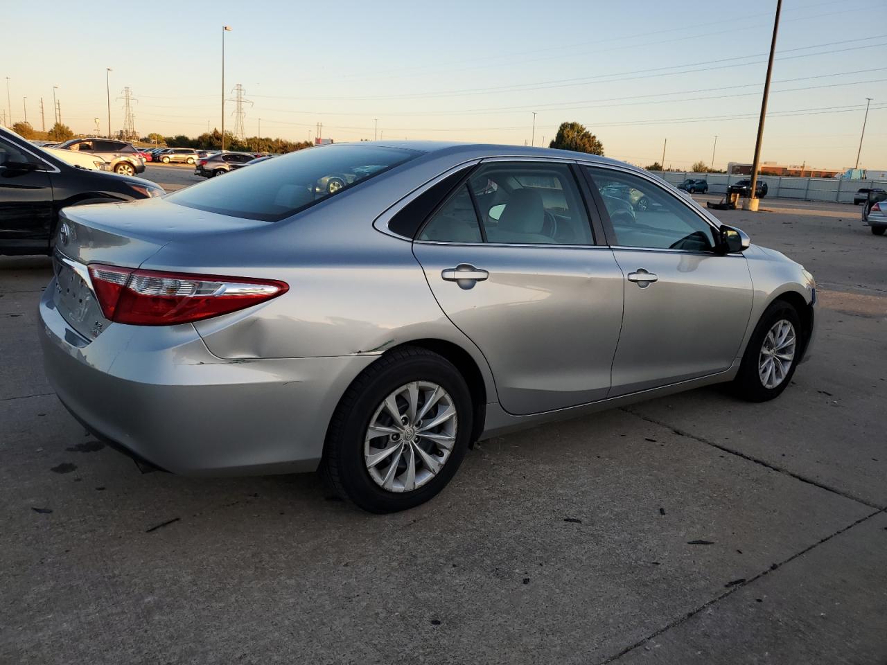 2015 Toyota Camry VIN 4T1BF1FK9FU955818 Copart auction photo, hail / minor dent/scratches damage thumbnail 3