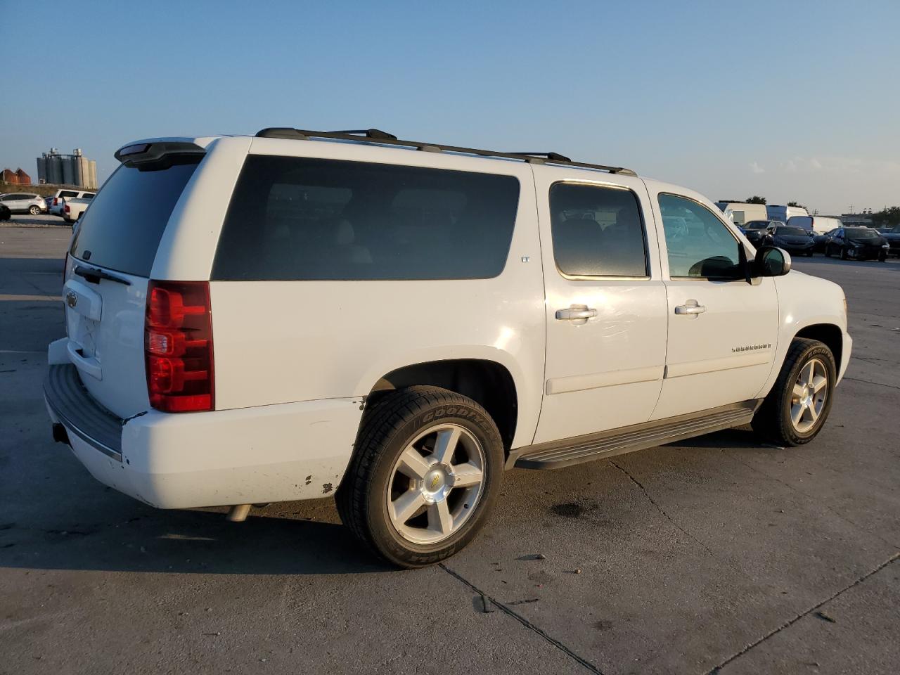 2009 Chevrolet Suburban VIN 1GNFC26J09R147755 Copart auction photo, side / minor dent/scratches damage thumbnail 3
