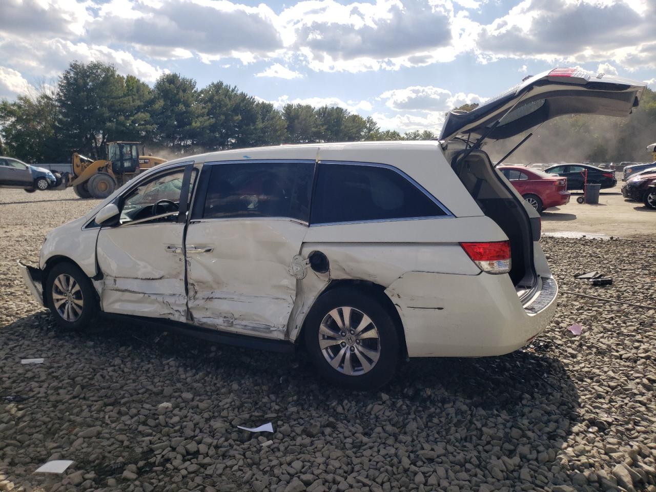 2015 Honda Odyssey VIN 5FNRL5H65FB054649 Copart auction photo, all over damage thumbnail 2