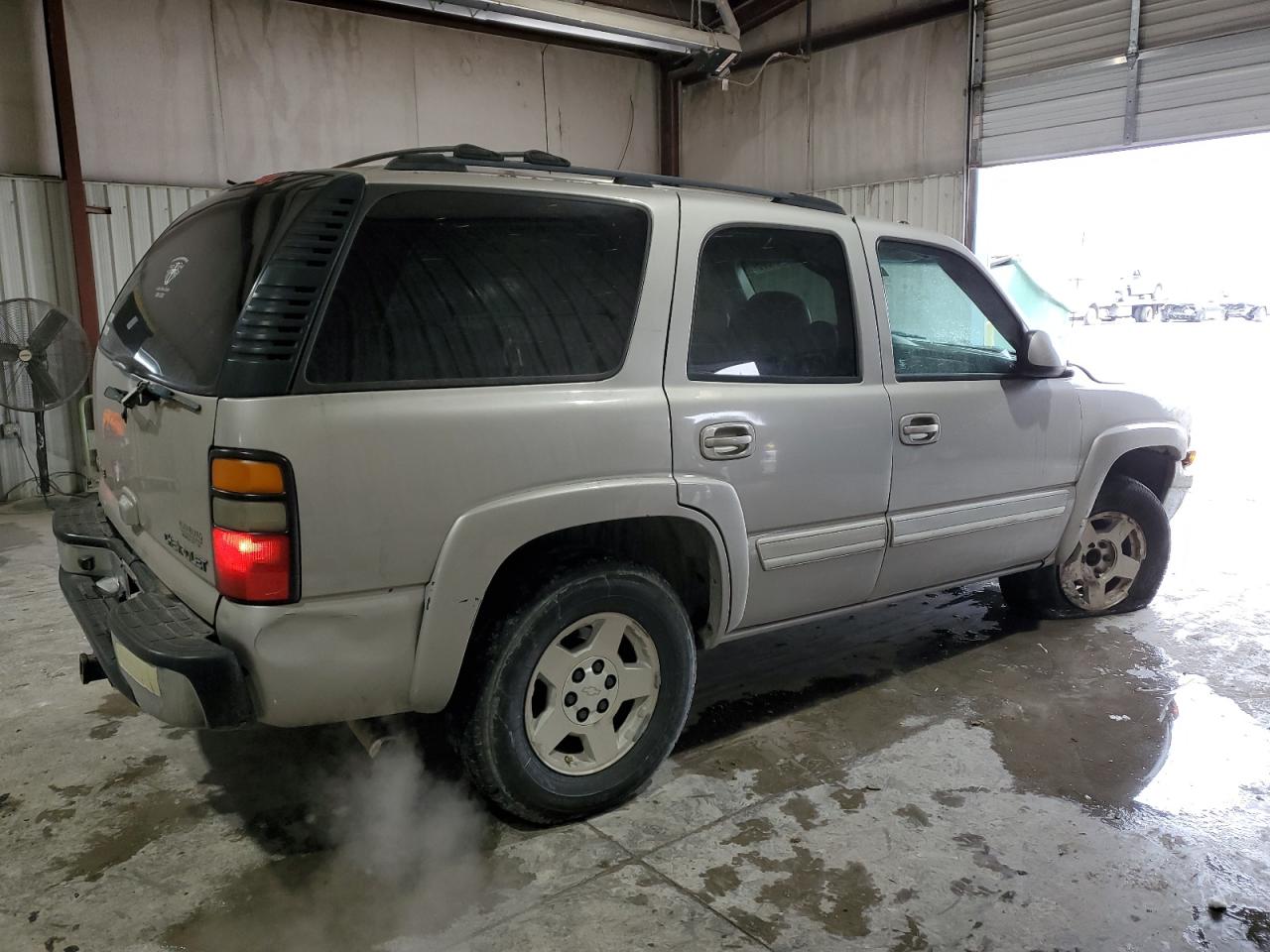 2005 Chevrolet Tahoe VIN 1GNEK13T55R206534 Copart auction photo, undercarriage / front end damage thumbnail 3