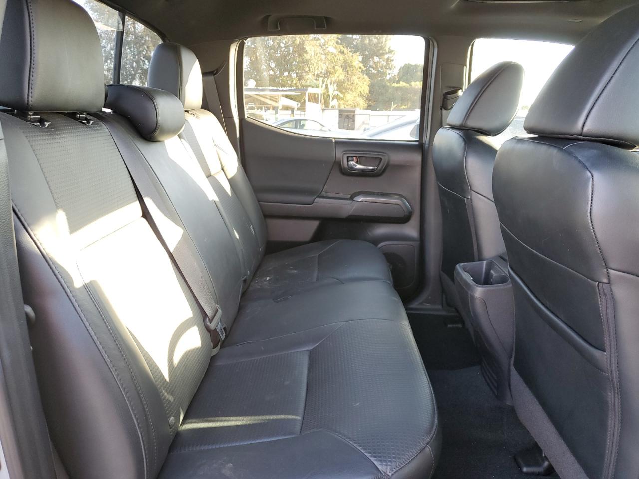 2020 Toyota Tacoma VIN 3TMCZ5AN6LM325361 Copart auction photo, rear end / minor dent/scratches damage thumbnail 10