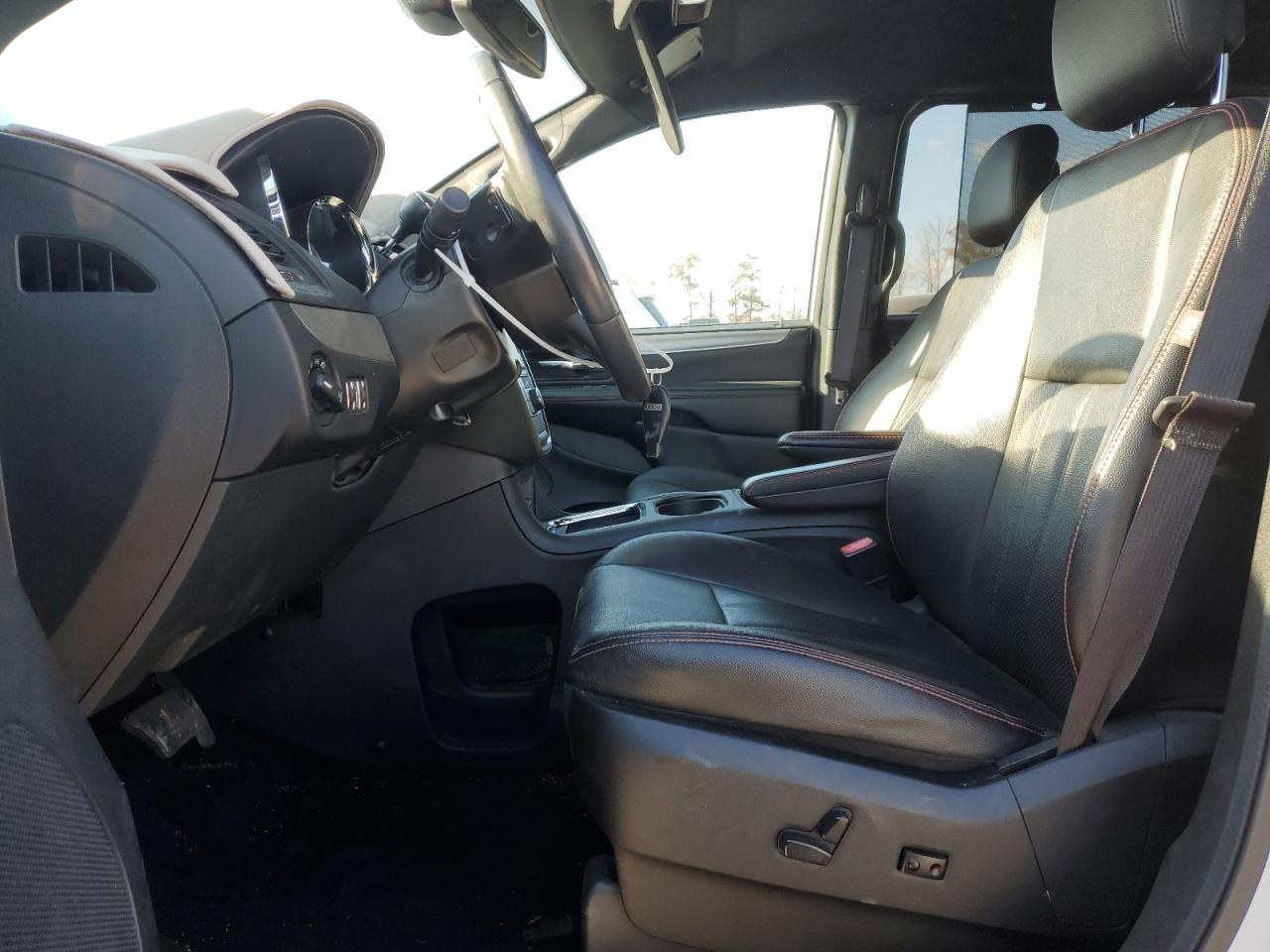 2019 Dodge Caravan VIN 2C4RDGEG7KR662418 Copart auction photo, front end damage thumbnail 7